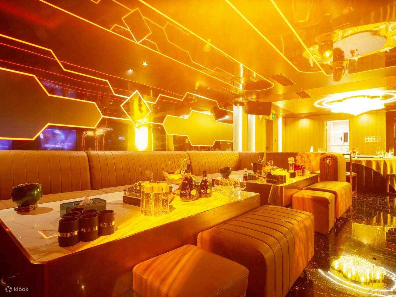 K歌，麻將，餐飲於一體的多功能包房，特別適合家人聚餐，朋友聚會，幫助您逃離喧鬧嘈雜，和好友盡情釋放壓力